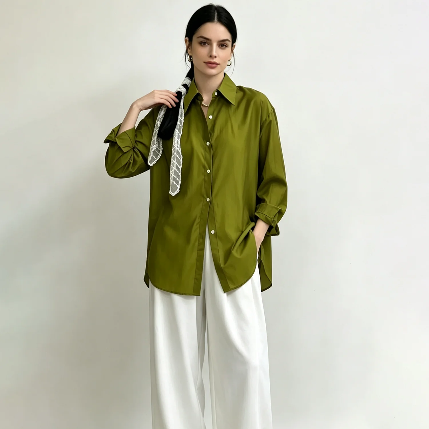 

LIMO Ladies' loose, extra-large size long-sleeved green breathable cotton shirt, suitable for casual, office and street wear.