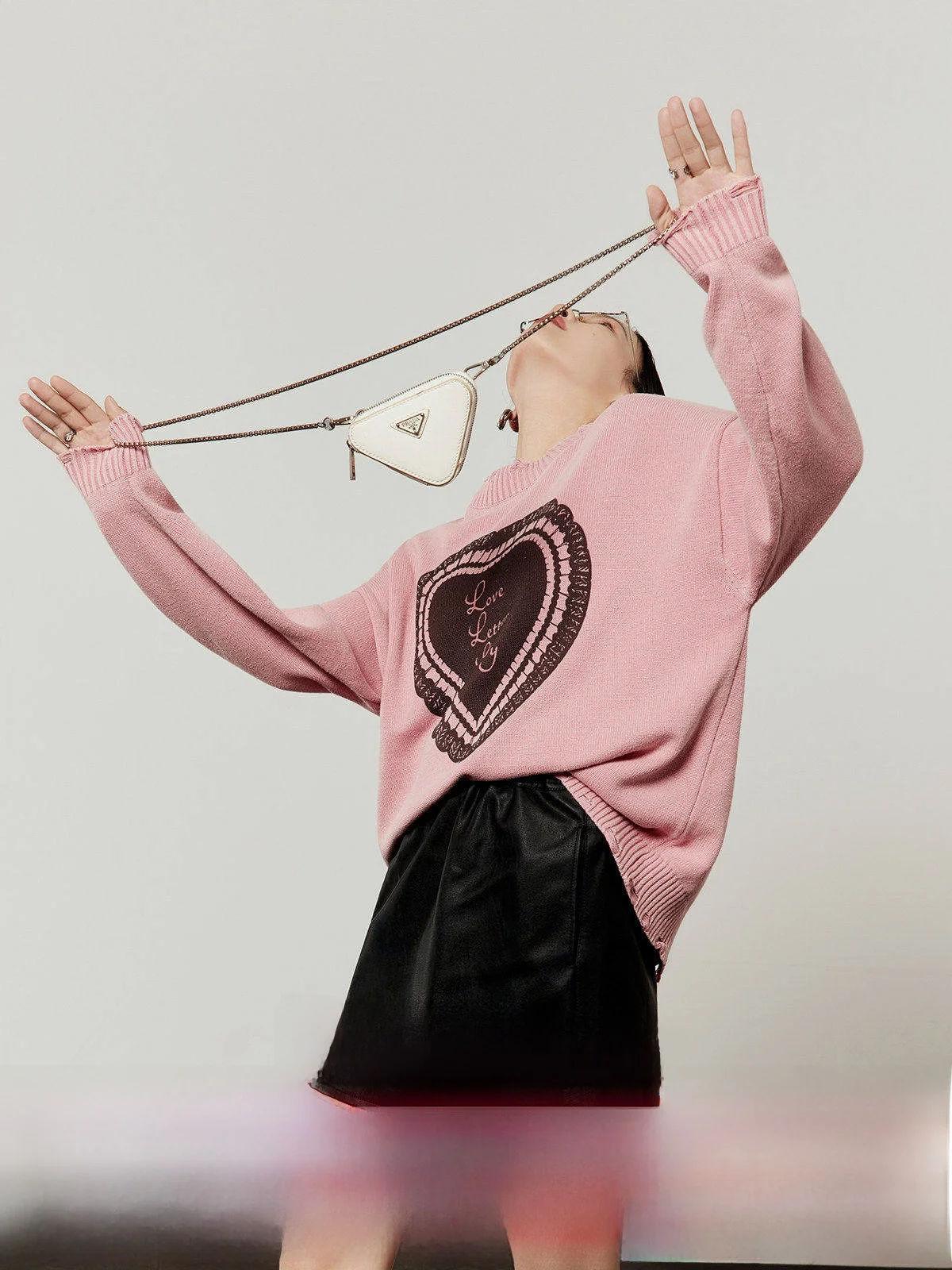 

Красный кружевной свитер с принтом в виде сердечек, свободный повседневный свитер, женский весенний новый вязаный топ с длинными рукавами от Zhou Li Wu