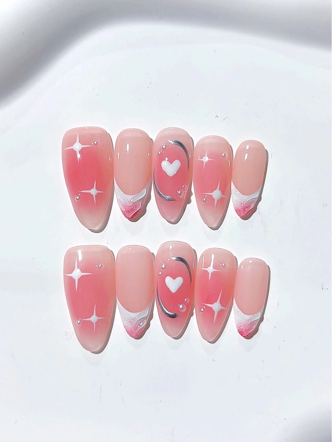 

Gradient Line Heart Fashion Nail Art (C387)