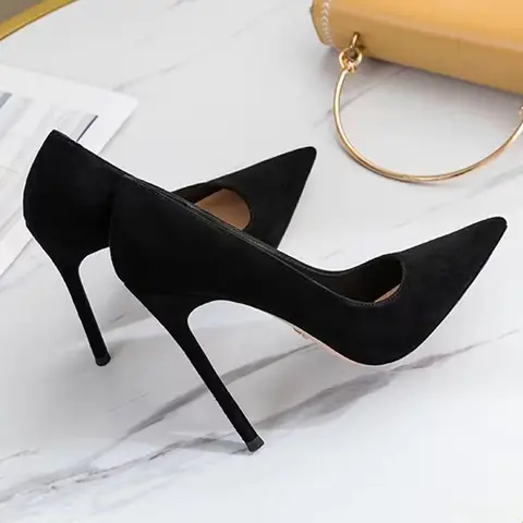 Nova moda feminina sapatos sexy preto salto alto afiado bombas de camurça elegante boca rasa etiqueta sapatos mujer zapatos