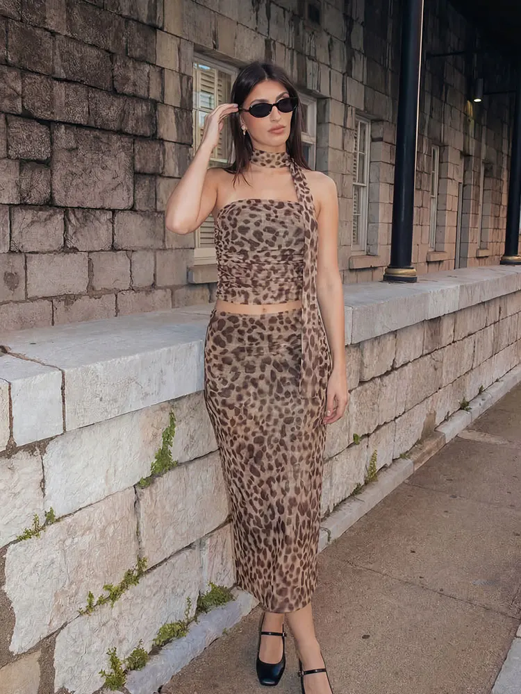 

Женский сексуальный комплект из двух предметов с леопардовым принтом: топ без бретелек с драпировкой и юбка макси с высокой талией, в комплекте с шарфом, для клубных вечеринок