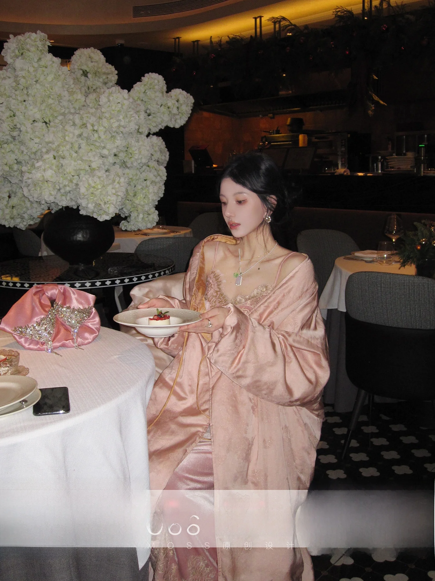 

Новая китайская двусторонняя пуховая куртка MOSS STUDIO с поясом, 90% белый пух, дизайн Golden Pies Rose