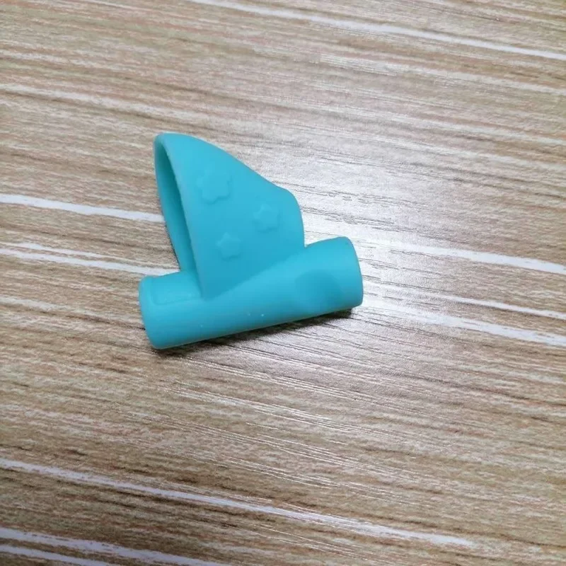 Pencils Handle Right Hand Helps Children Learn Holding Pen Writing Posture Correction Magic Fits Pencil Soft Color Random