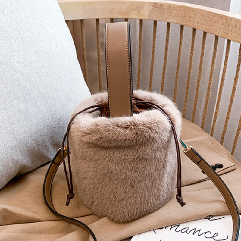 Small Bucket Bag Winter Faux Fur Shoulder Handbag Large Capacity Crossbody Bag Soft Plush Women\'s Designer Hand Bag