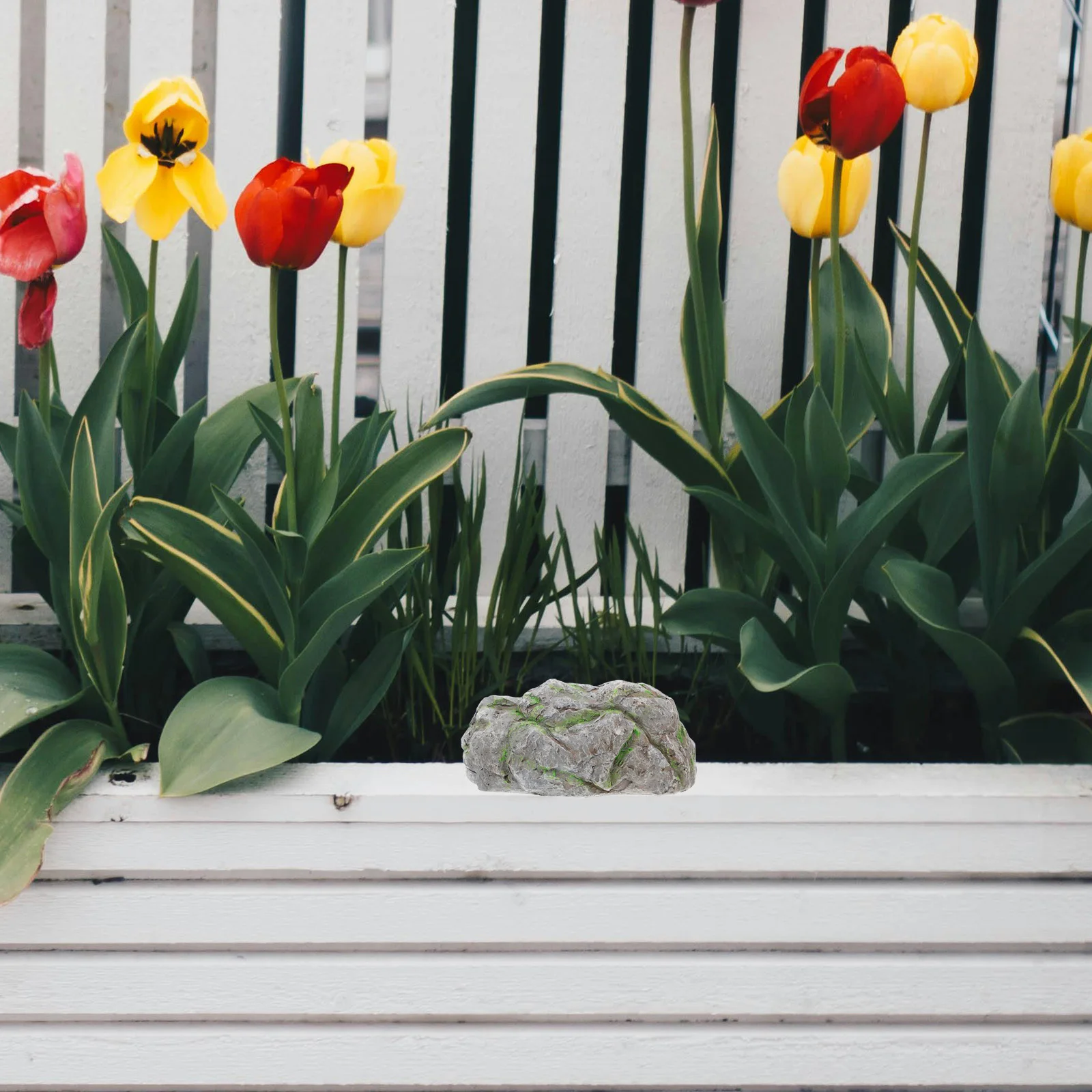 

Stone Hider Box Outdoor Garden Key Storage Case Fake Rock Resin Yard Key Holder Hidden Spare Keys Waterproof