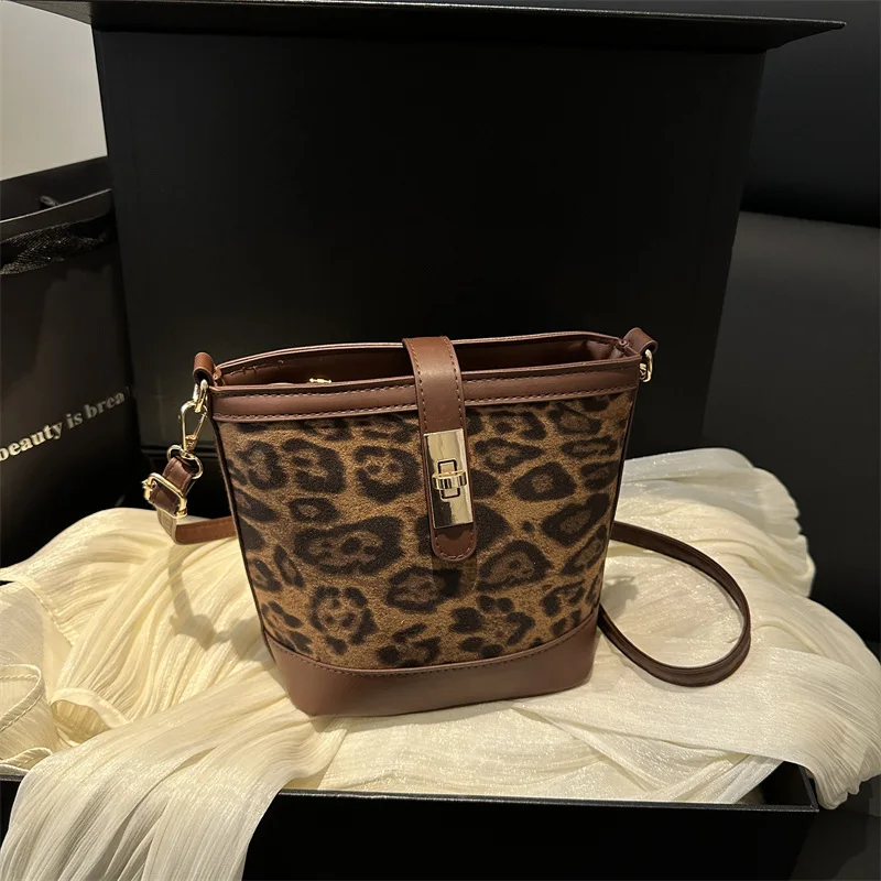 Cross border new leopard print niche design PU bucket bag 2026 suede simple and fashionable single shoulder crossbody bag