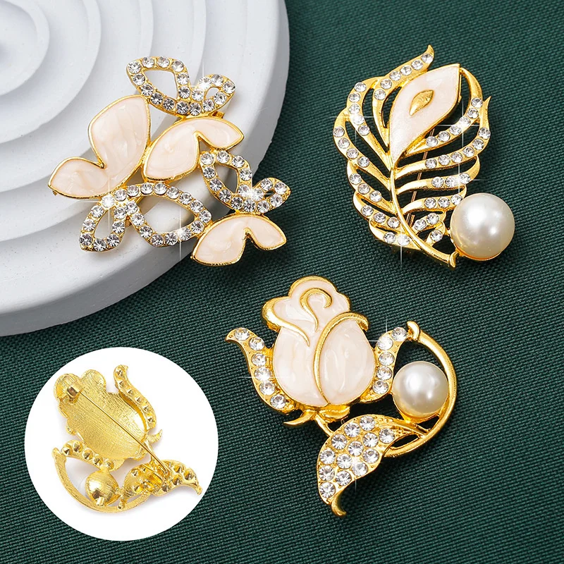 Broche papillon tulipe perle minimaliste de luxe pour femmes et filles, corsage de biscuits exquis, accessoires de bijoux, cadeaux