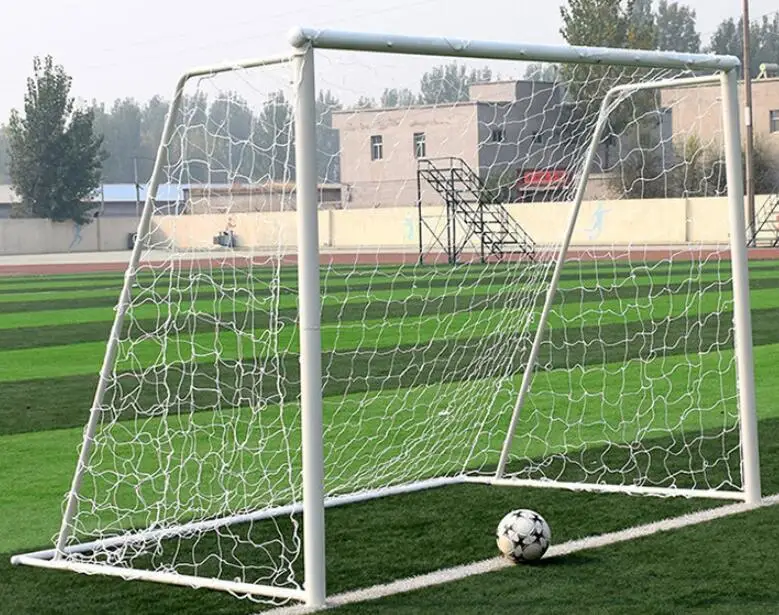 Gawang sepak bola independen untuk peralatan latihan sepak bola di halaman belakang sekolah