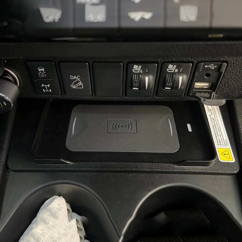 

Автомобильное беспроводное зарядное устройство 15 Вт для Toyota Hilux 2016 2017 2018 2019 2020 2021, быстрое зарядное устройство для телефона, держатель для зарядки