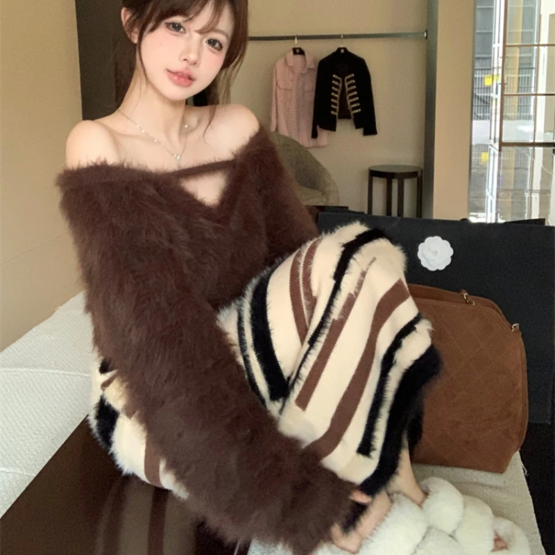 Vintage Coffee Colored V-neck Long Sleeved Sweater for Women 2024 Autumn Sexy Short Jumpers Imitation Mink Fur Knitted Pullovers