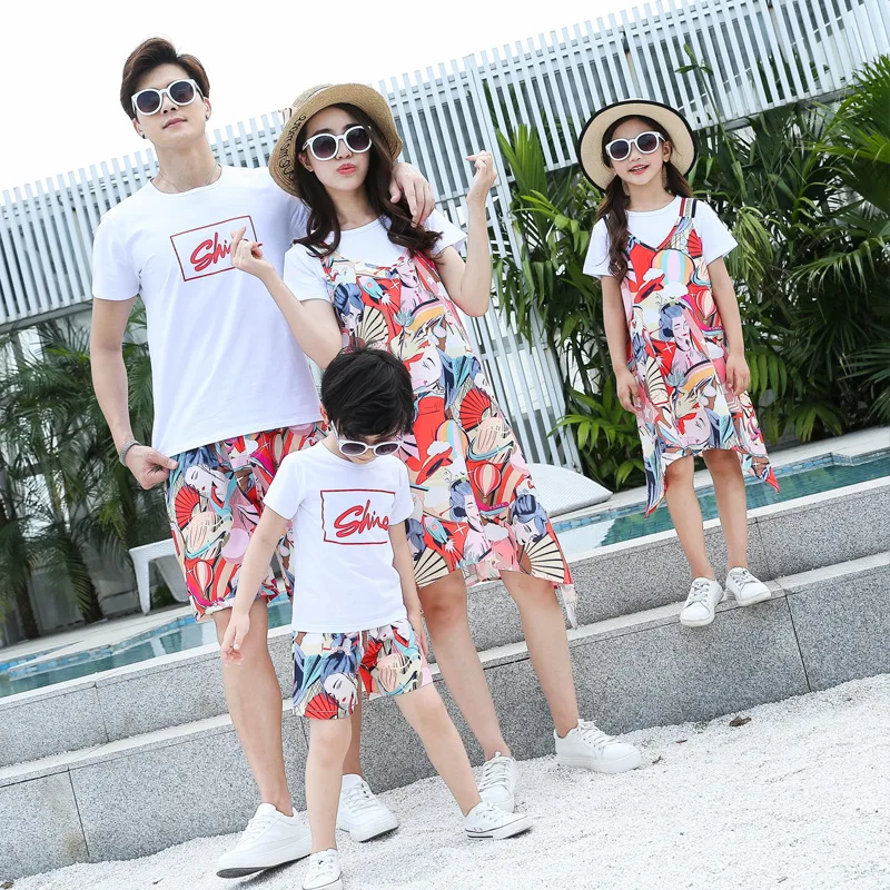 2024 Korean Stylish Family Matching Outfits Parents and ChildrenNew in Coordinated Outerwear Look Infant Striped Printed Clothes