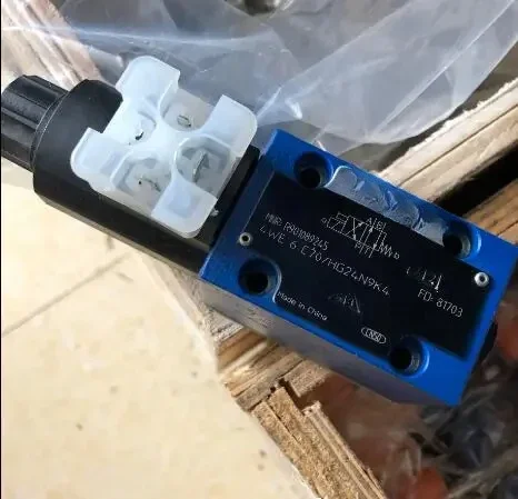 

solenoid directional valve 4WE6C7X/HG24N9K4 electromagnetic hydraulic valve MNR:R901089245 4WE 6 C70/HG24N9K4