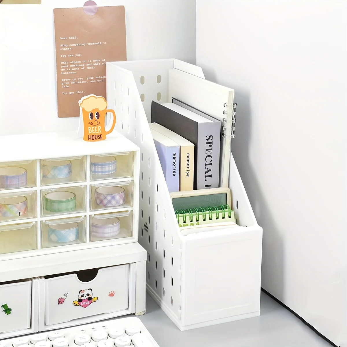 قطعة واحدة من منظم تخزين سطح المكتب البلاستيكي الأبيض مع مقصورات مفتوحة الوجه - حاملات صندوق ملفات متينة شديدة التحمل للمكتب