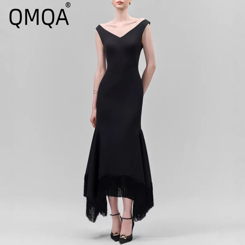 QMQA Fashion Women's Evening Dress V-neck Tassel Little Black Niche Design Elegant Slimming Solid Color Dresses 2026 New QM961
