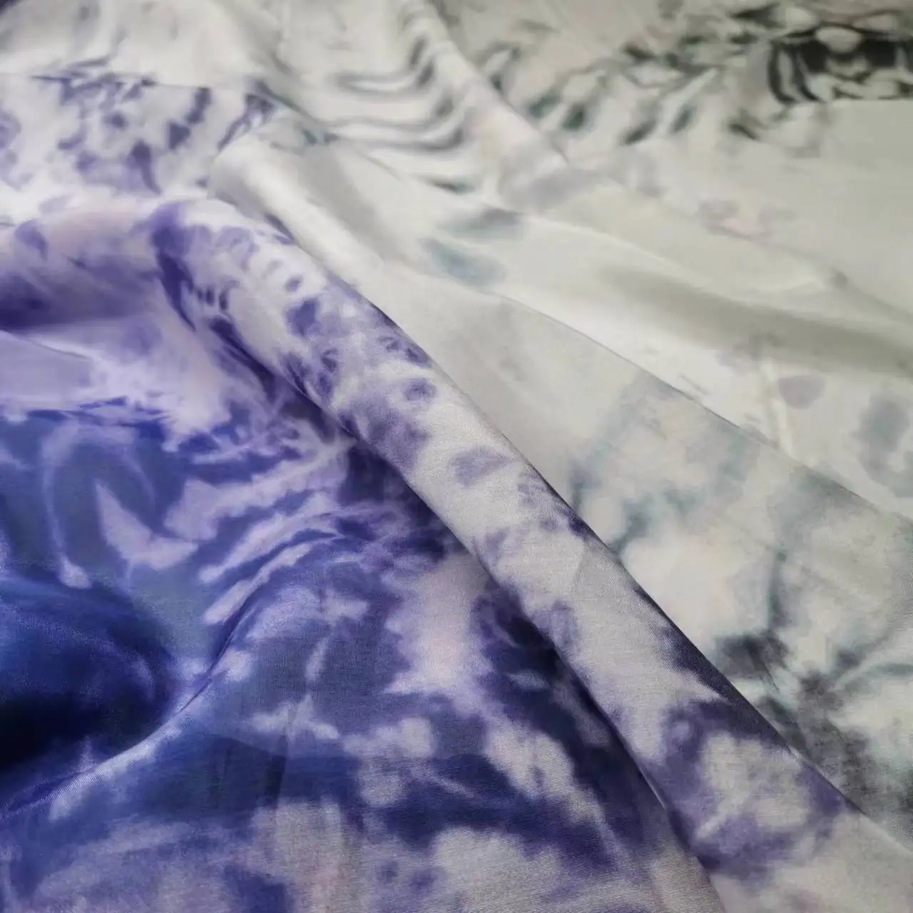 Ombre Mulberry Cotton Rayon Fabric 55‘’ width