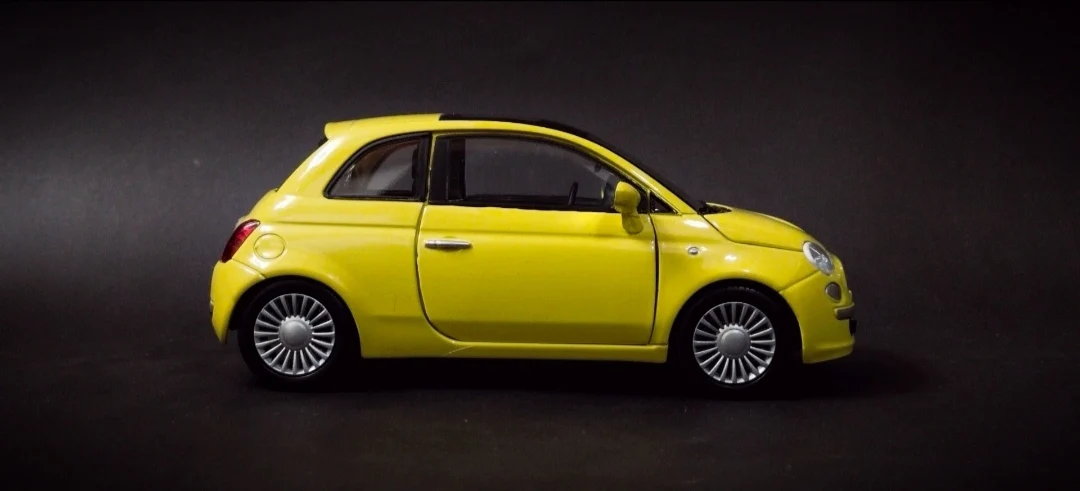 1/24 яркий желтый, Новое поступление, специальная цена, литой под давлением металлический итальянский домашний автомобиль, модель мебели, коллекция игрушек для детей