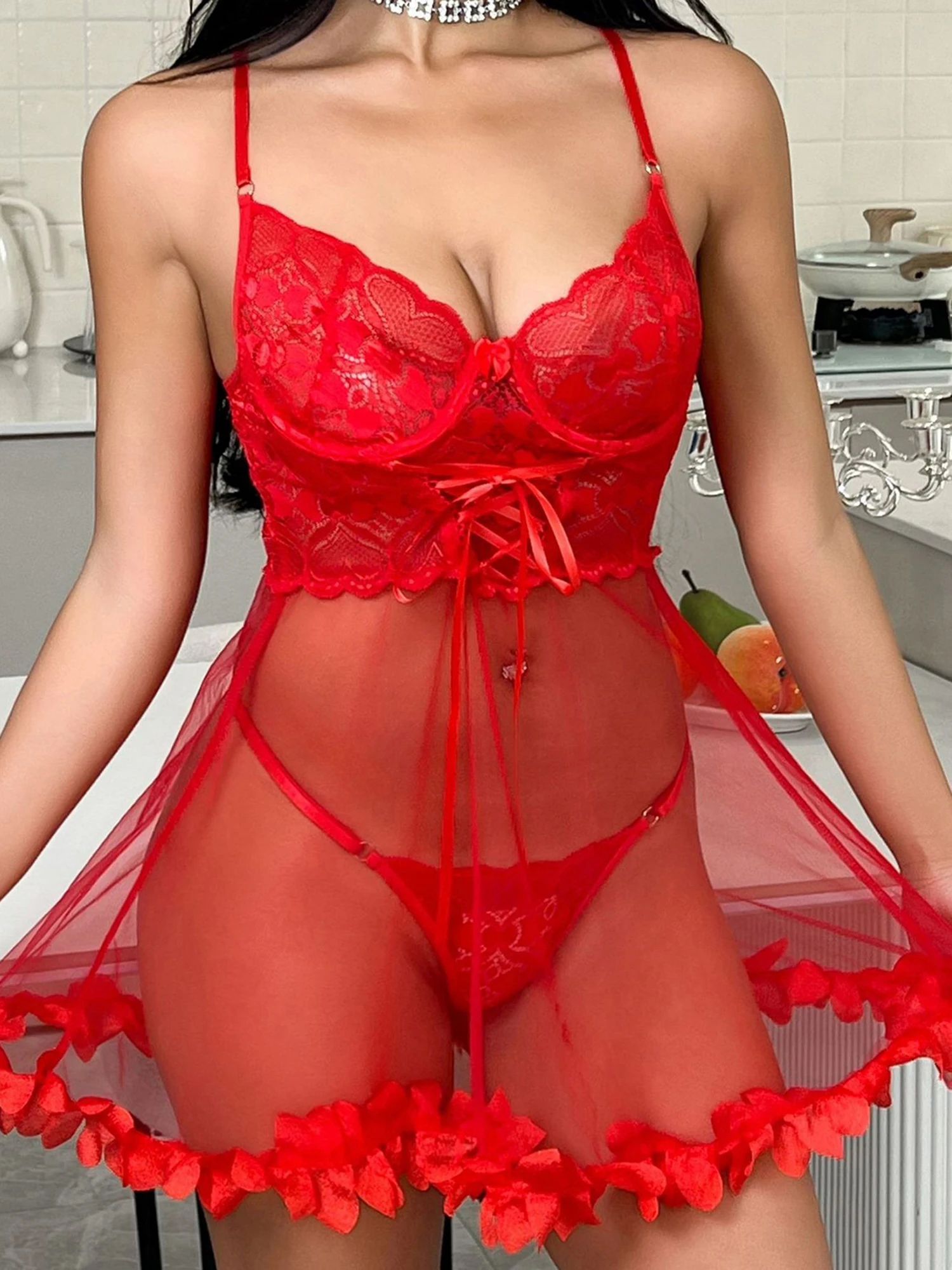 طقم ملابس داخلية نسائية مثيرة من الدانتيل مع قميص بيبي دول بحاشية شبكية شفافة وسراويل رفيعة متطابقة لملابس النوم الغريبة #4