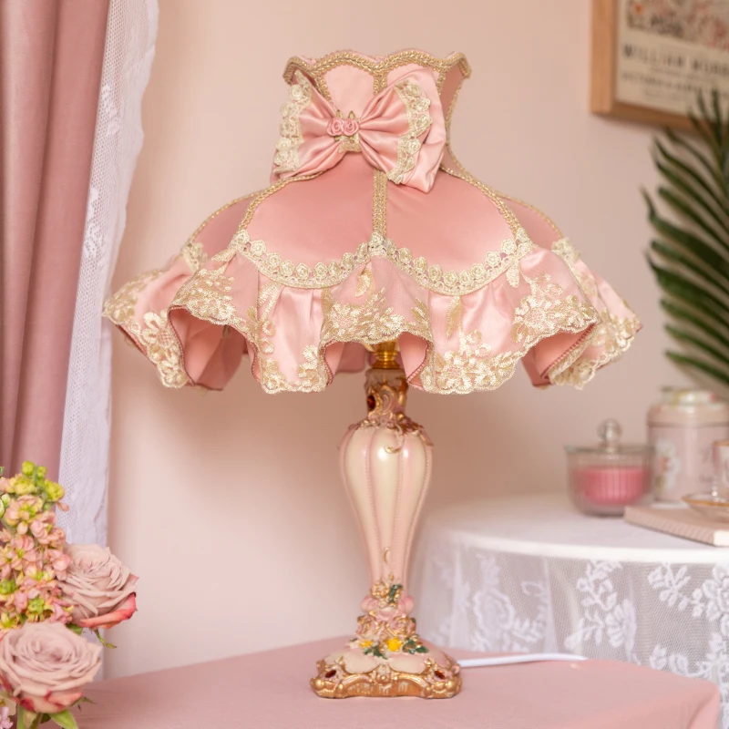

European girl wedding room creative girl heart warm pink desk lamp bedroom bedside lamp high-end luxury
