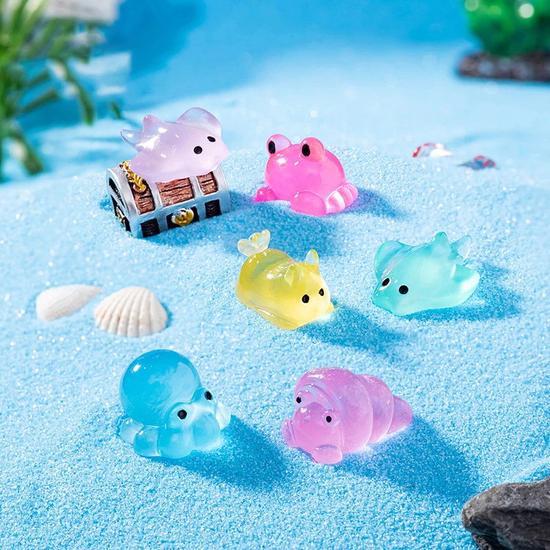 Mini Luminous Resin Whale Glow In The Dark Miniature Ornament Tiny Octopus For Fish Tank Garden Dollhouse Accessories