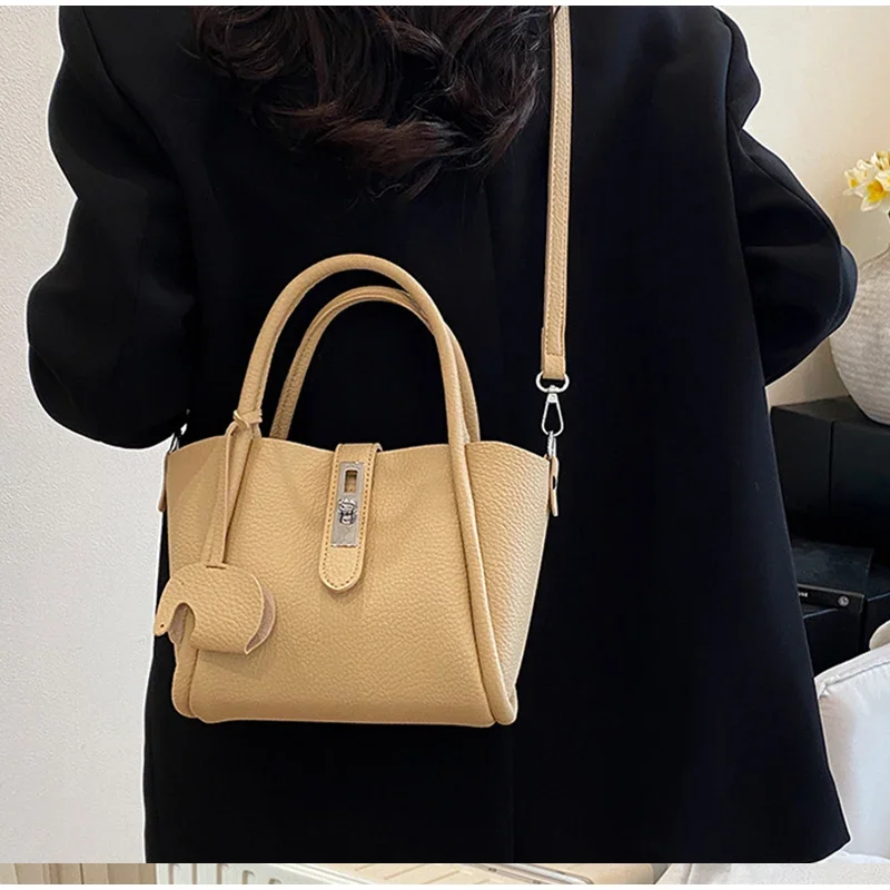 Koreanische Umhängetasche, weiche PU-Eimer-Handtasche, einfarbige Damen-Einkaufstasche mit großer Kapazität, Schultertasche für den täglichen Gebrauch – Detail 20