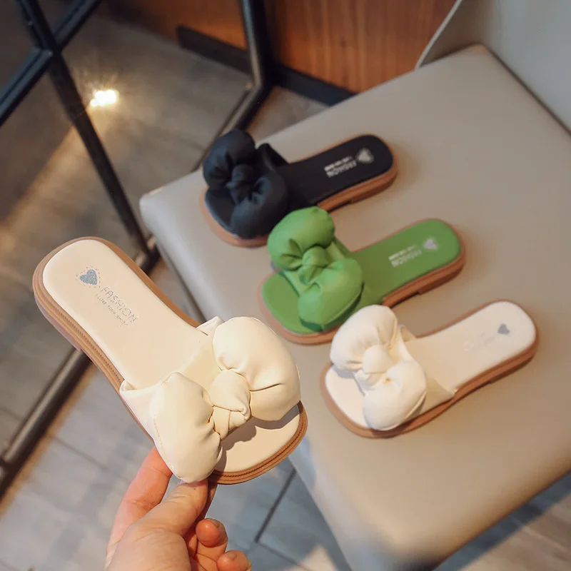 

Girls' one-piece slippers summer new girl princess style Korean version for wearing soft soled sandals
