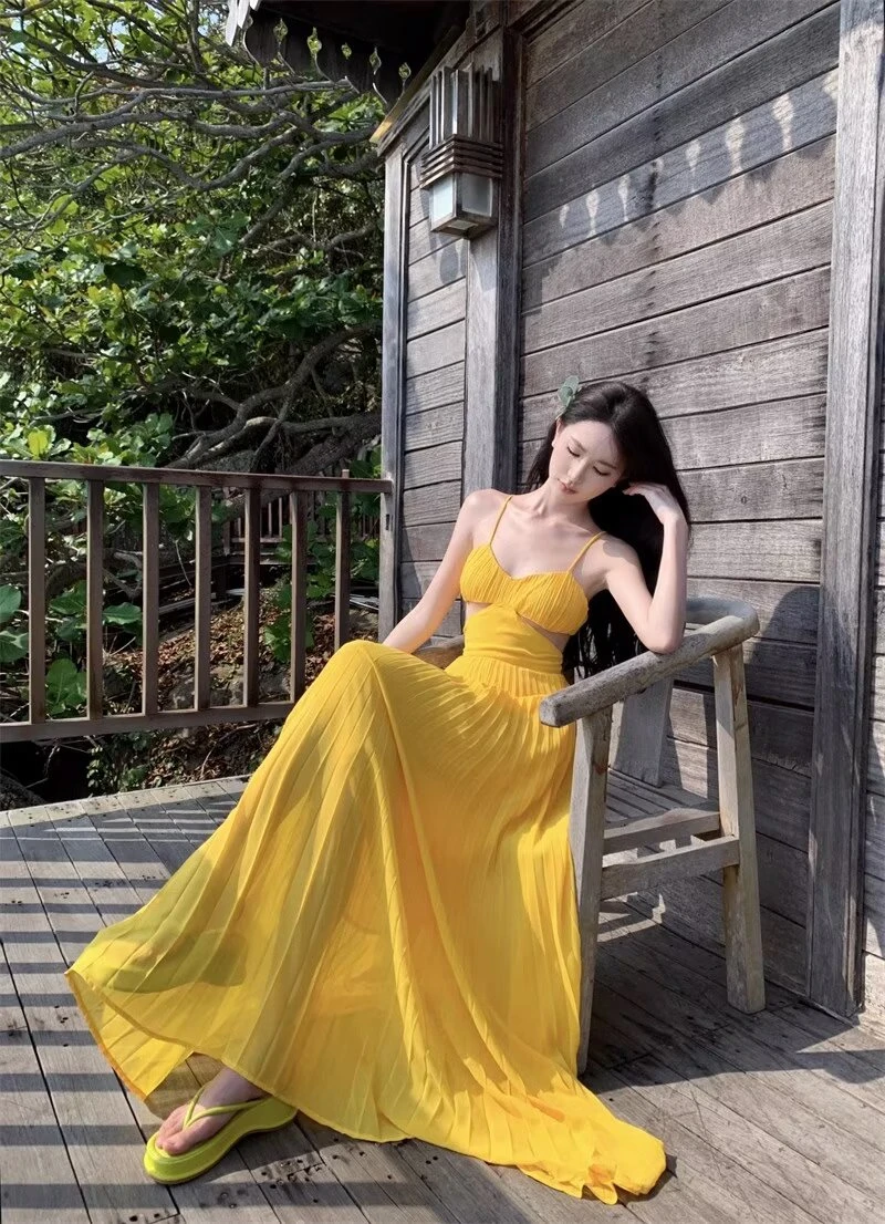 

Taop&Za women's clothing 2025 summer new French dopamine holiday style pleated large hem pleated yellow suspender dress
