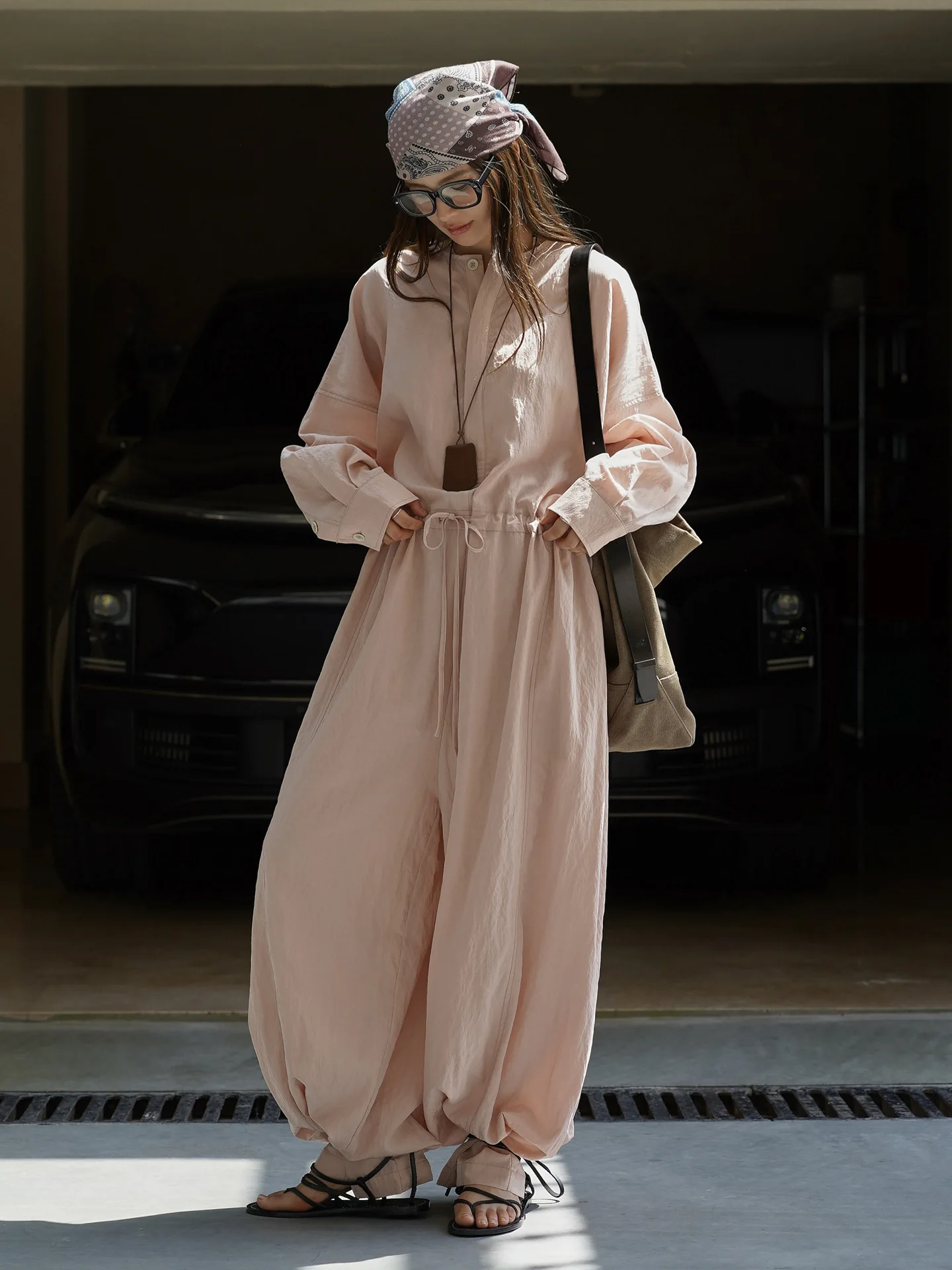 Spring and summer women's casual solid color round neck long sleeved loose jumpsuit