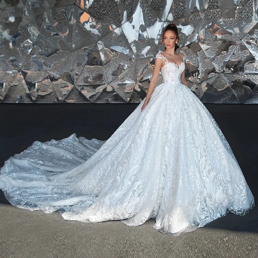 New Sexy Backless Retro Wedding Dress Elegant Lace Decal Short Sleeved A-line Bridal Gown Cathedral Train Robe Customized