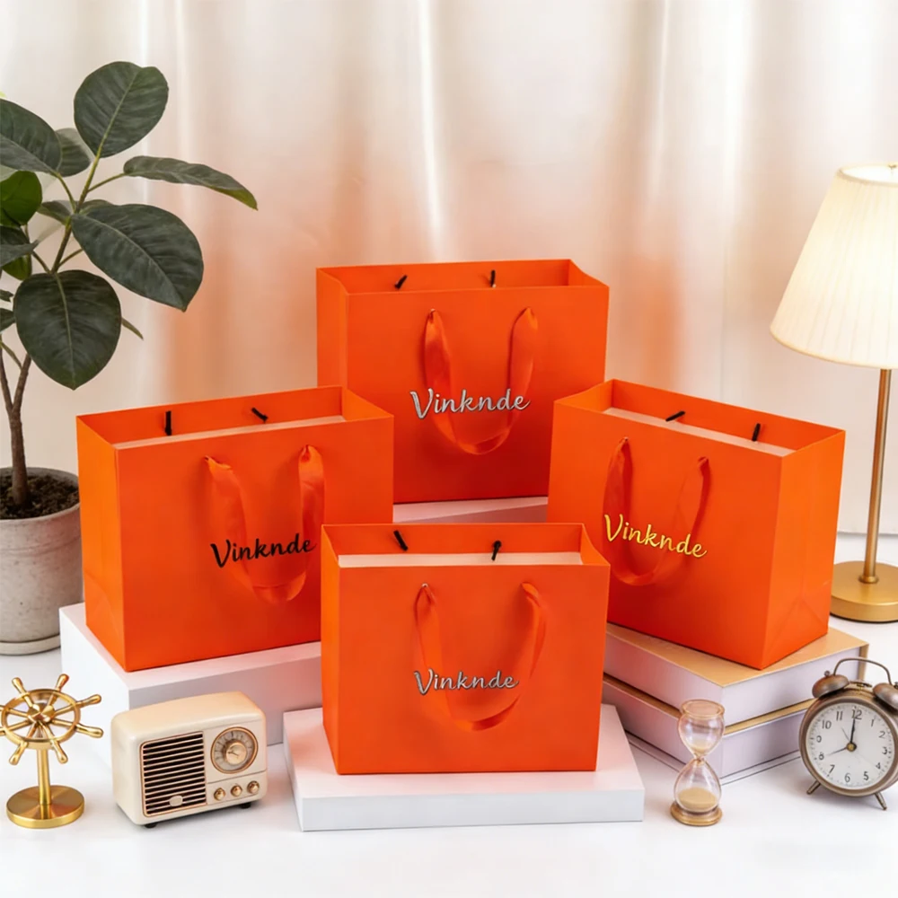 

Подарочные пакеты из оранжевой крафт-бумаги с ручками и возможностью нанесения логотипа для одежды, свадеб, детских праздников, дней рождения, рождественских вечеринок и упаковки подарков.