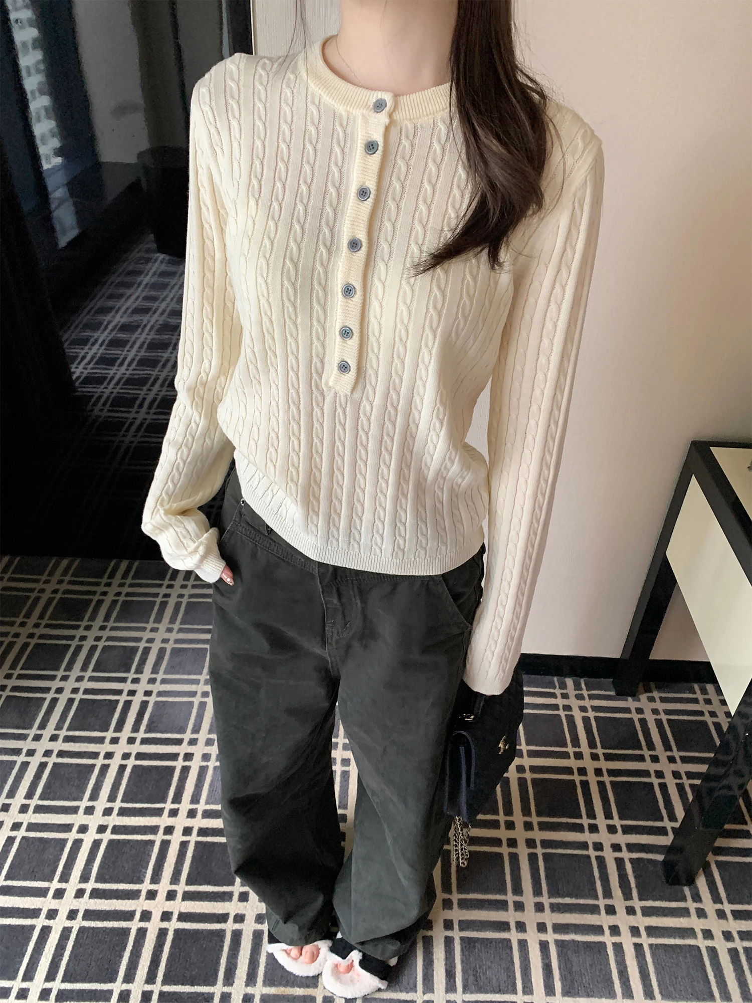 

Новинка! Женский повседневный трикотажный джемпер с воротником хенли, приталенный крой, длинный рукав, круглый вырез, теплый, для повседневной носки, в корейском стиле.