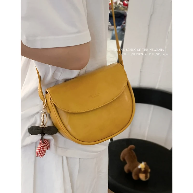 

Versatile Crossbody Red Bag for Women 2025 New Fashion Korean Single Shoulder Small Saddle Bags