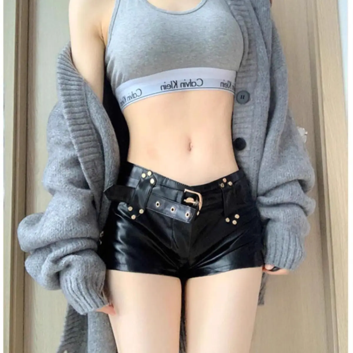 Y2k Spice Girl PU Leather Stretto Sexy Nero Super Shorts Donna Autunno Nuovi Pantaloni caldi avvolti sui fianchi elastici a vita bassa