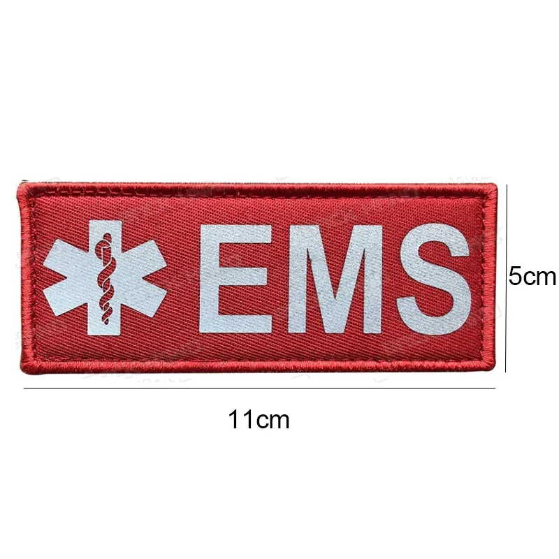 Toppe militari tattiche con teschio in PVC distintivi decorativi per ricamo croce medica riflettente EMT Ir paramedico