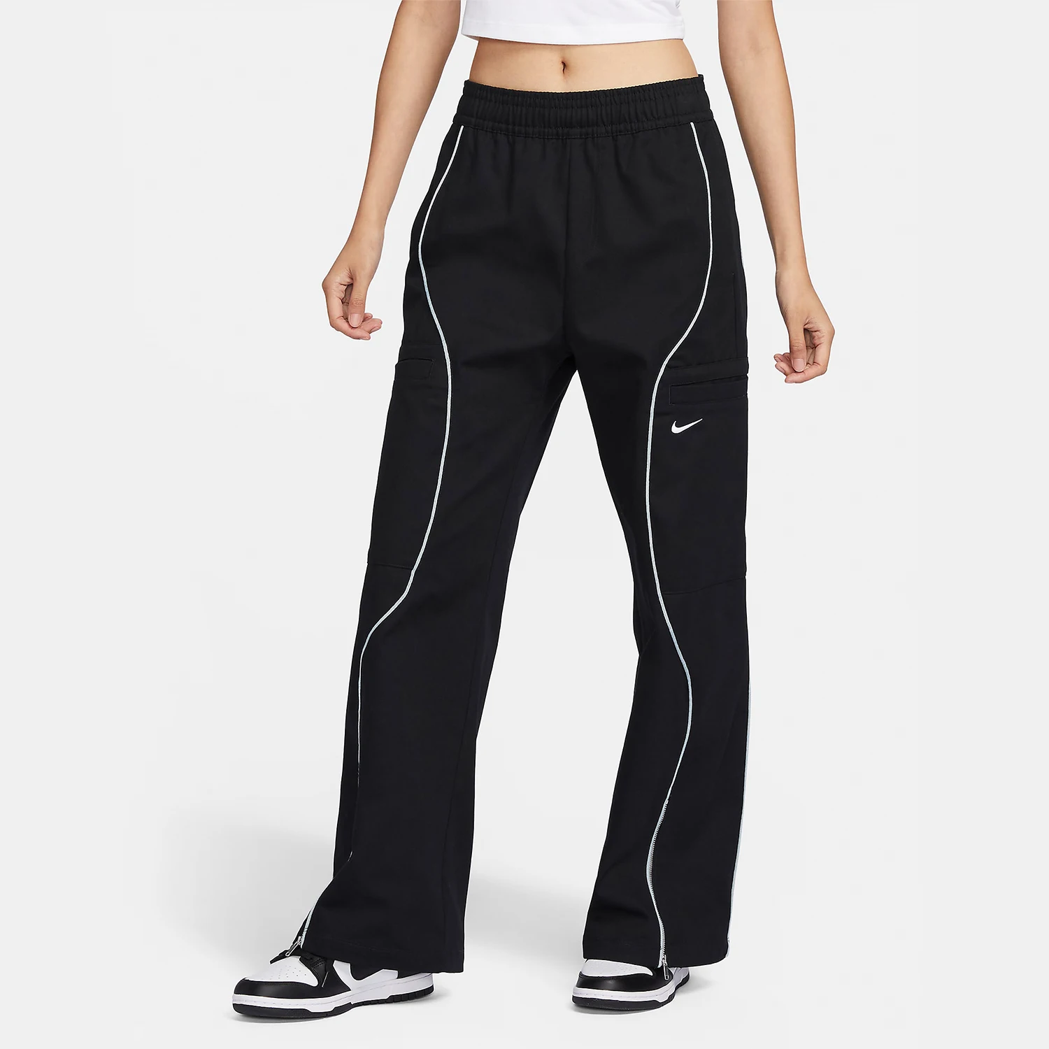 

Nike Genuine Sportswear Women's High-Waisted Woven Pants FN1950-010