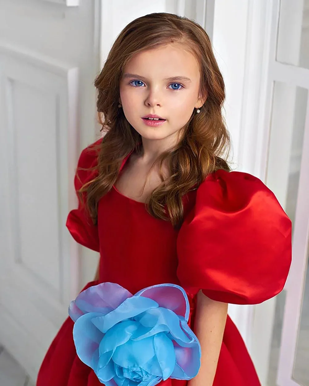 فساتين فتاة الزهور الحمراء المخصصة لحفلات الزفاف بياقة مربعة من الساتان ثلاثية الأبعاد للأطفال على شكل زهور لالتقاط الصور وحفلات أعياد الميلاد المسائية