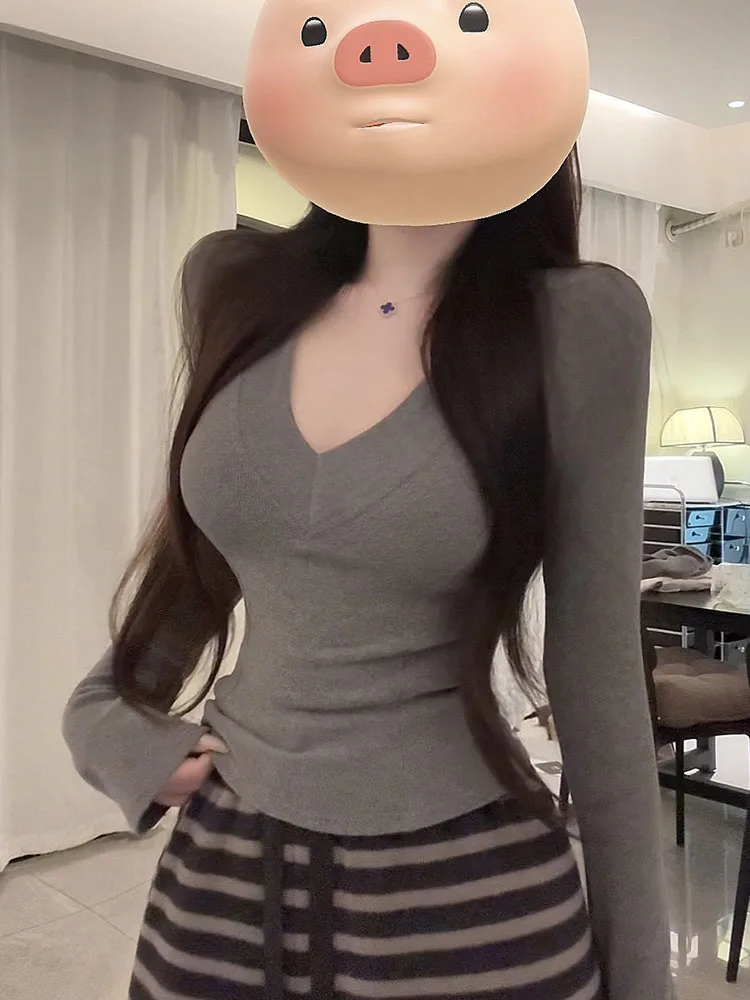 เสื้อยืดผู้หญิงทรงเข้ารูป ผ้ากำมะหยี่เยอรมัน คอวีลึก เซ็กซี่ ให้ความอบอุ่น เหมาะสำหรับใส่เป็นเสื้อตัวใน ฤดูใบไม้ร่วงและฤดูหนาว