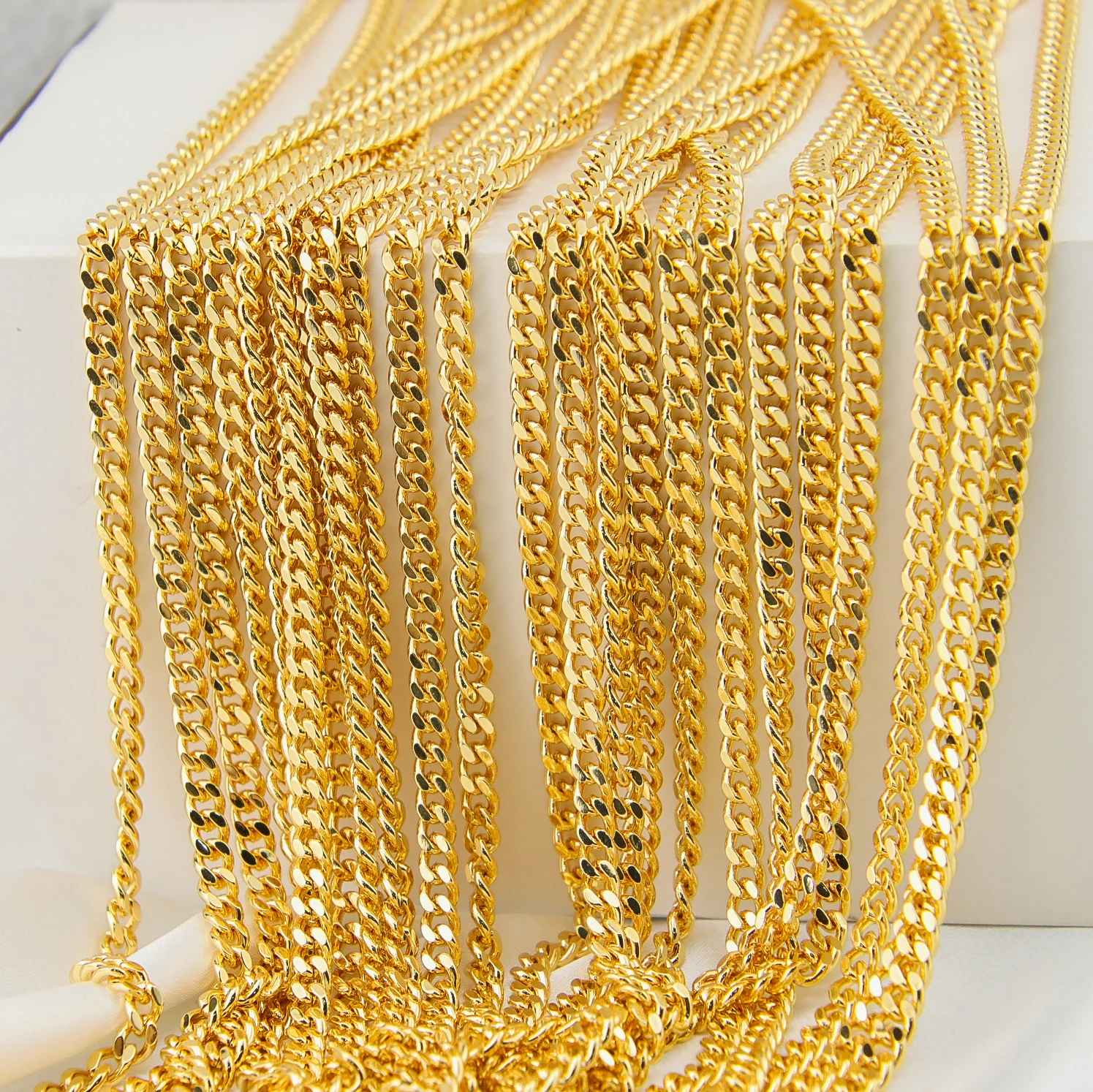 Arab Gold Color Long Chains 18k Copper Gold Plated Waterproof Simple No Change Color Pendant Chains Womens Mens Vintage Jewelry