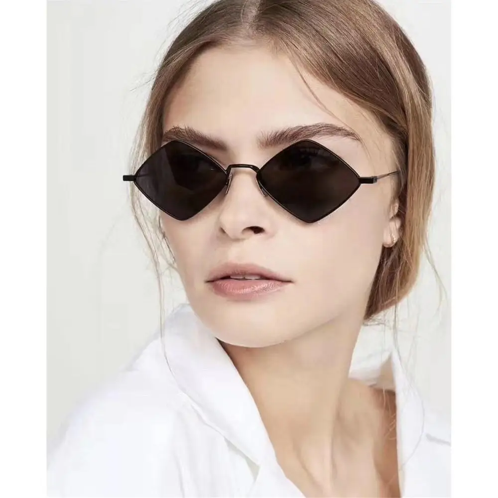 Hipster Polygon Frauen Sonnenbrille unregelmäßige Vintage kleine Rahmen Raute Damen Sonnenbrillen Sonnenbrillen Retro-Legierung Brillen schwarz