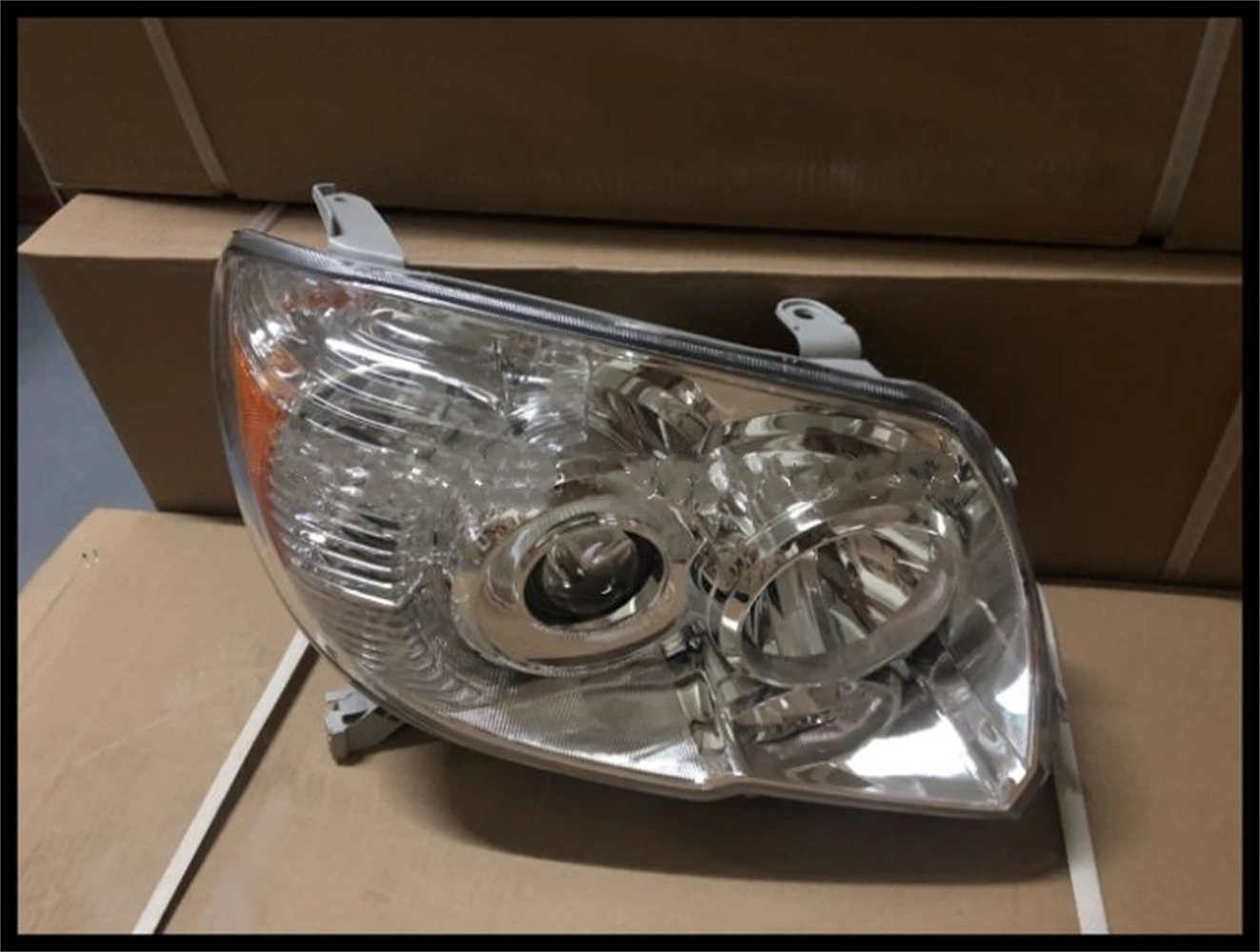 

Headlight Front Bumper Head Lamp for Toyota HiLux 4RUNNER 2005-2006