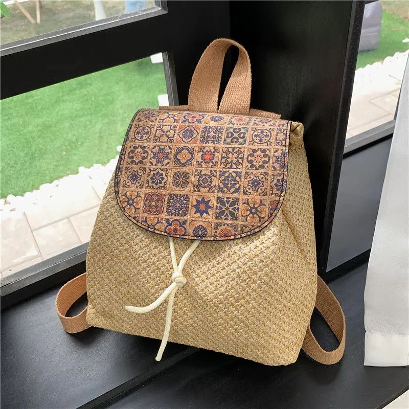 Nowy pleciony plecak ze słomy Casual Tassel Straw Bag Female Seaside Holiday Beach Bag Bohemian String Travel Bag 2024 for Gift