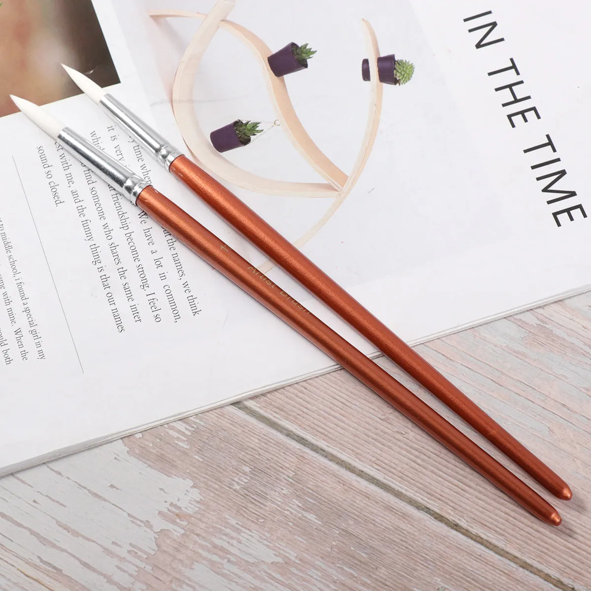 12Pieces Watercolor Brushes Nylon Hair Wooden Pen Body Streamlined Comfortable Hand Feeling Suitable Hobbyists Beginners