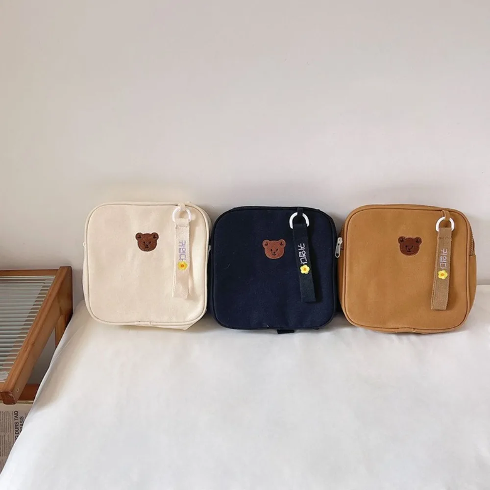 Zaino unico per cartoni animati con orso, borsa da scuola per bambini quadrata in tela, leggera, piccola e carina, borsa a tracolla per bambini