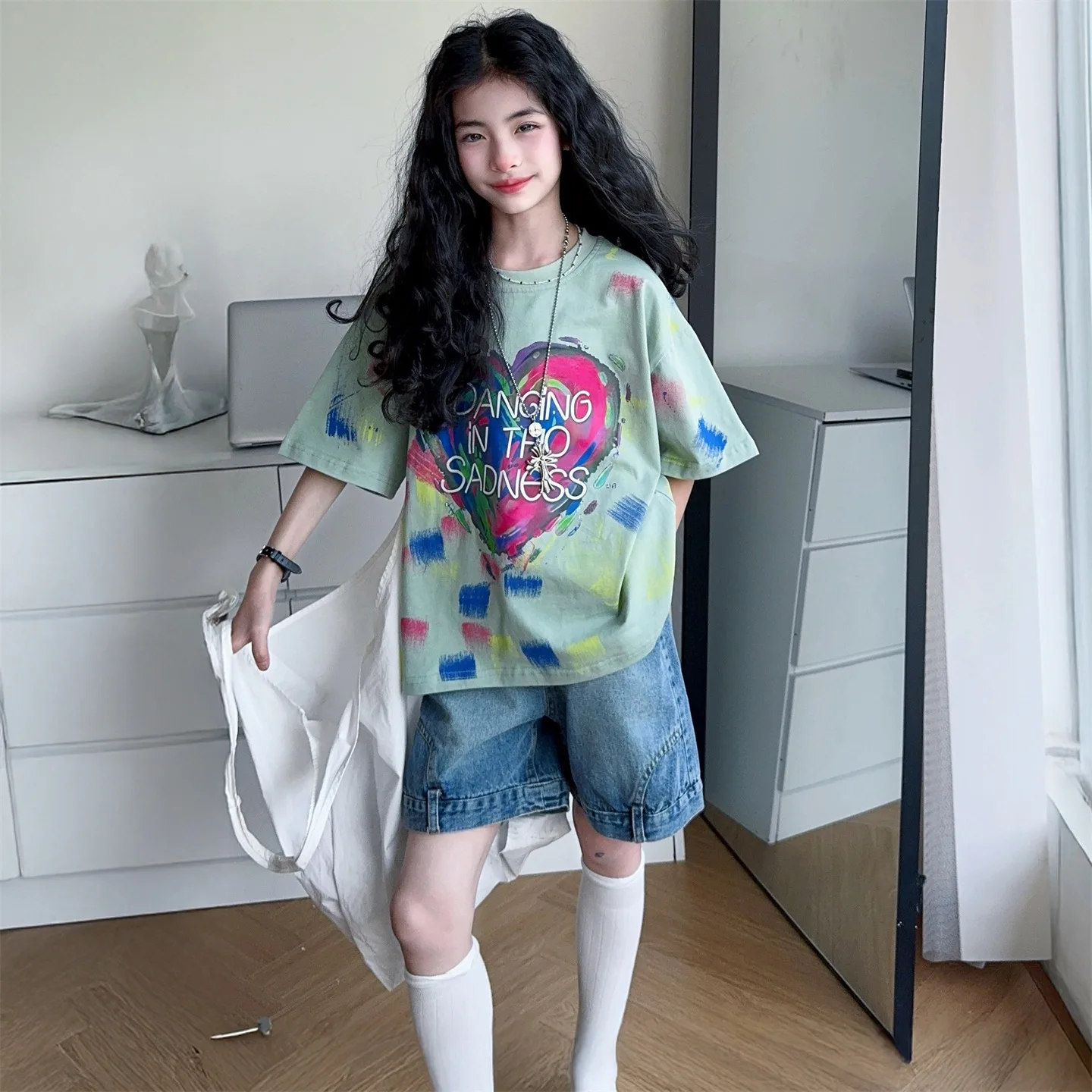 

Girls' Summer Fashion Print outfit New Graffiti Short sleeved T-shirt+Loose Denim shorts 2-piece Set Elegant Children's Clothing