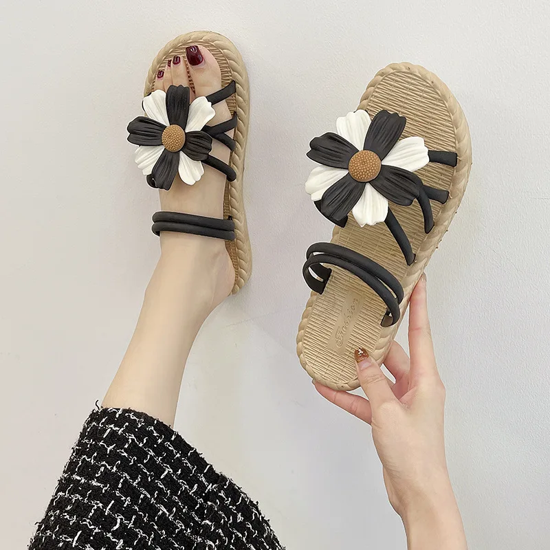 Sandalias planas romanas de trébol de cuatro hojas para mujer, zapatos de verano, versión coreana, moda informal, ins, celebridades de Internet, 2024