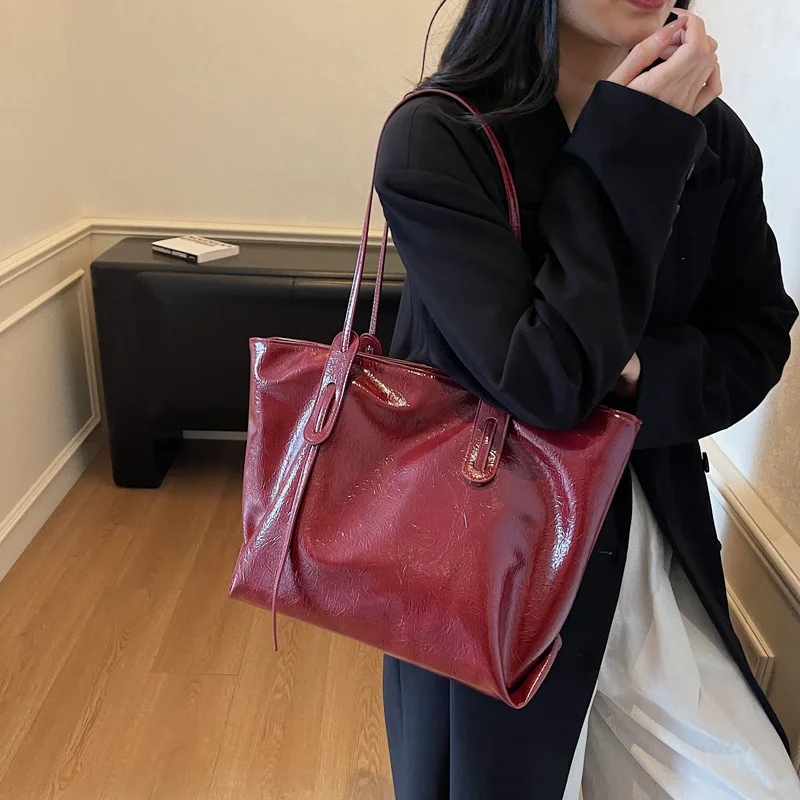 

​​Minimalist Vintage Commuter Tote Women Featherlight Distressed Leather Underarm Purse Airport TSA Ready Expandable System