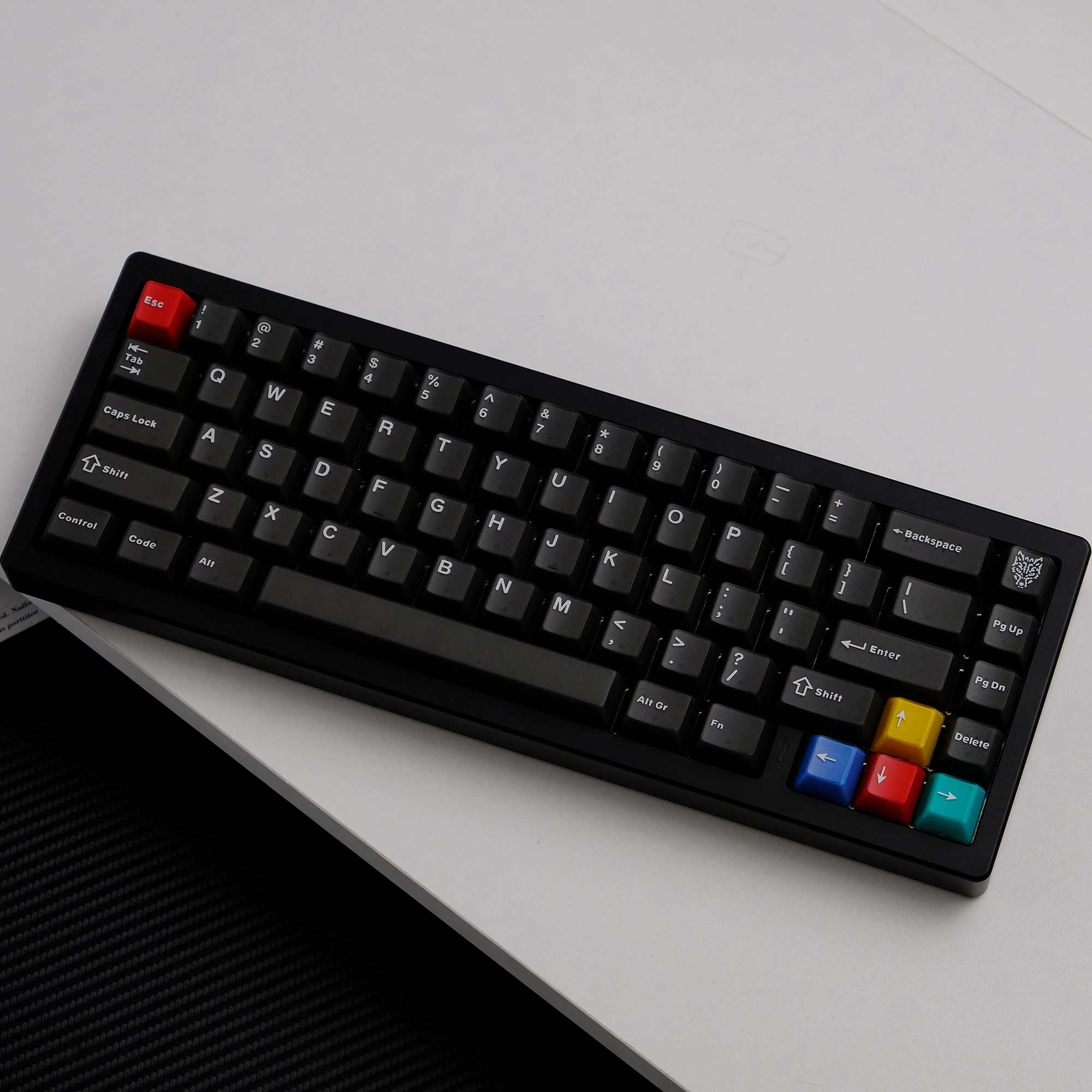 

Aifei Neon ABS Keycaps Double Shot Cherry Height Translucent semi-transparent Black for Mechanical Keyboard AULA F75 Anne Pro2