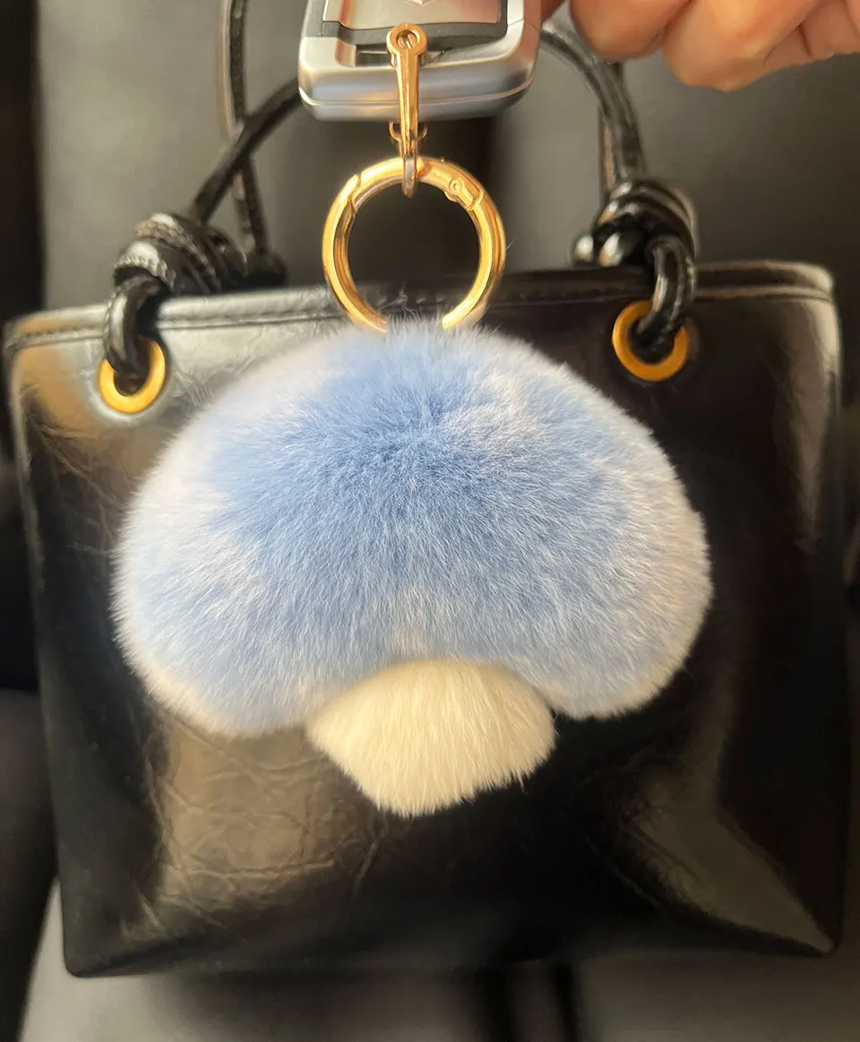 Niedlicher Echter Rex-Kaninchenfell-Pilz-Schlüsselanhänger, Flauschiger Pompon-Autoschlüsselring, Taschenanhänger, Charm im Ins-Stil, Modisches Geschenk für Frauen und Mädchen – Detail 4