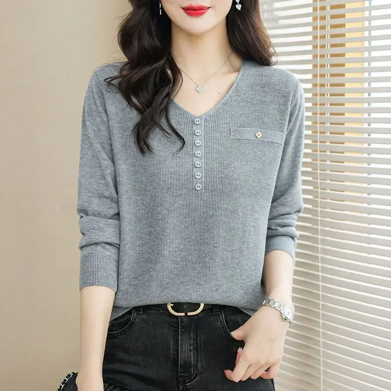 2024 New Women's Knitted Top Autumn Slimming Stylish Base Layer V-Neck Pullover Mother's Loose-Fit Clothing