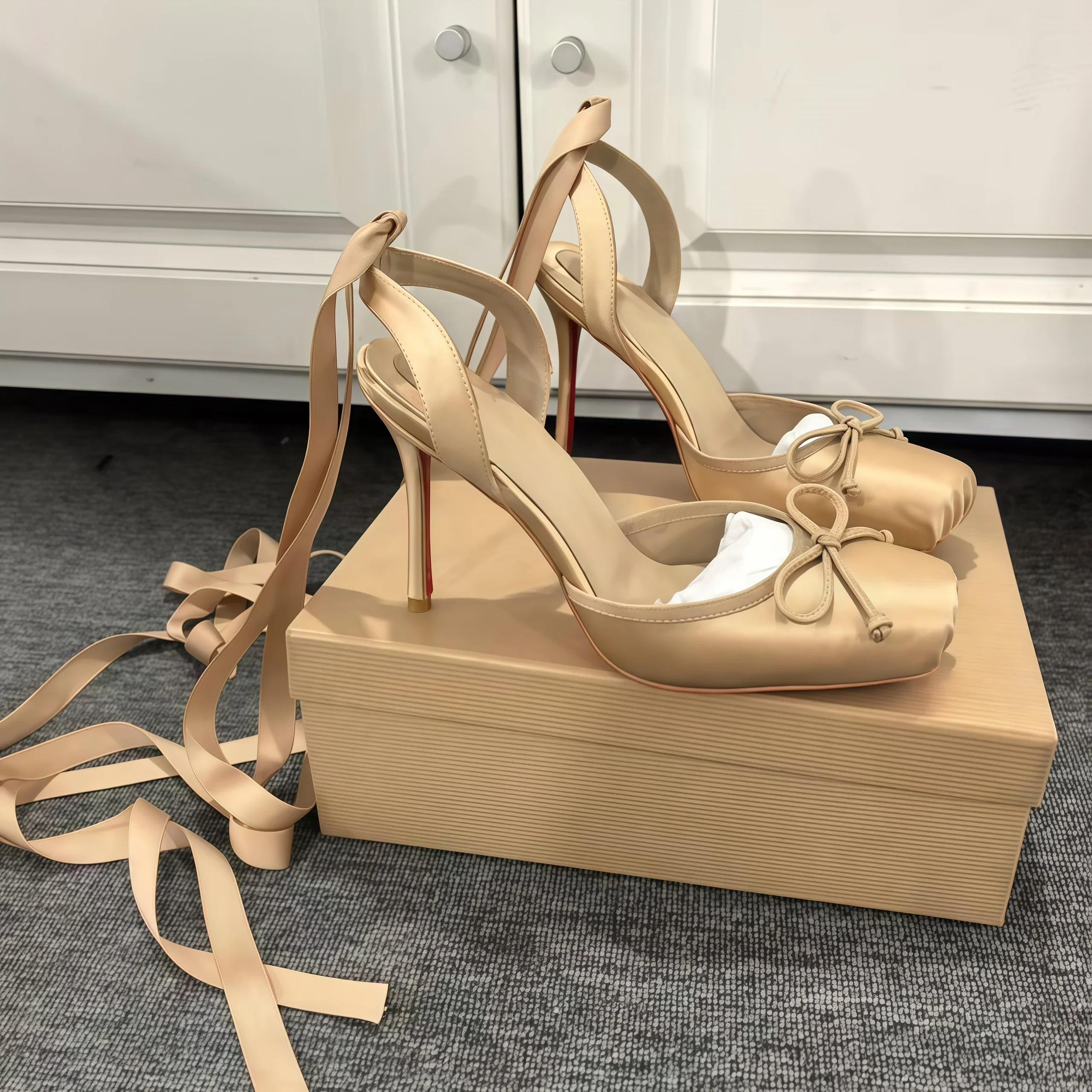 

Wedding Party Banquet Ballet Shoes Female 2026 Summer Lady Satin Butterfly-Knot New Women's High-Heeled Sandals with Ankle Strap