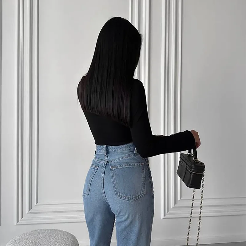 2025 nova camisa feminina de manga comprida, tops europeus e americanos para meninas, camiseta com design de nicho de primavera, blusa preta branca